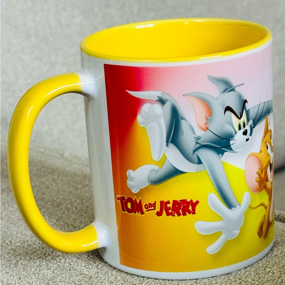 Tom & Jerry 12 oz Mug
